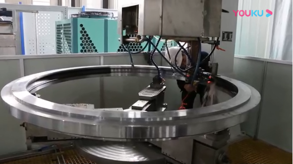 大型轉(zhuǎn)盤軸承（回轉(zhuǎn)支承）外圈滾道熱處理